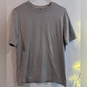 Vuori Men's Gray Short Sleeve Tee